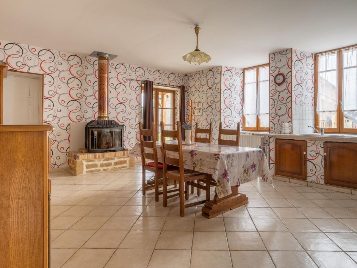 Vintage Holiday Home With Private Garden Nouart Oda fotoğraf